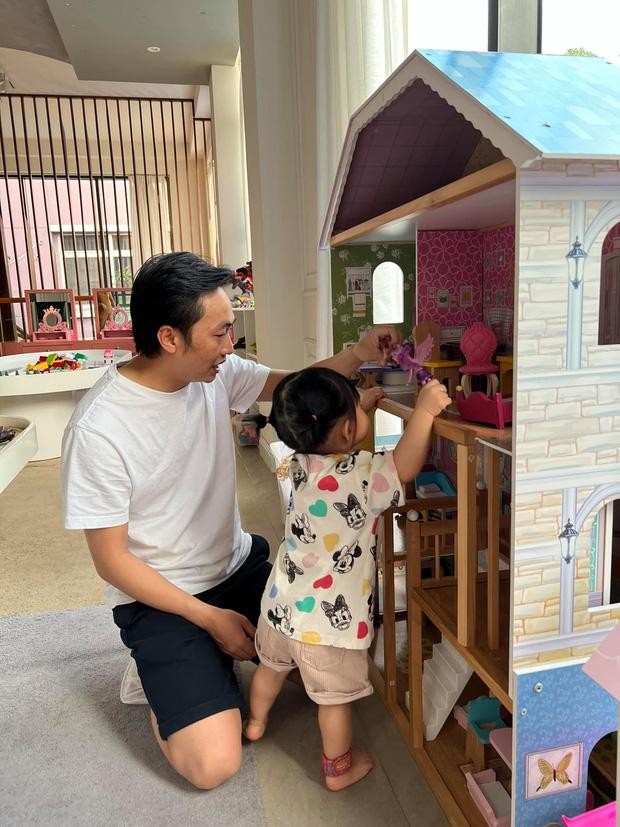 Cường Đô La sắm đồ chơi cực xịn, xả vai quyền lực bên con-1