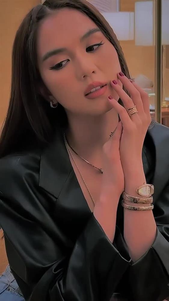 Ngọc Trinh tậu đồng hồ từng khiến Thủy Tiên chịu tai tiếng 9 năm trước-1