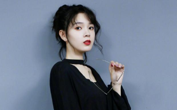 Một mỹ nữ Cbiz bị công ty dọa phong sát trên mọi mặt trận-2