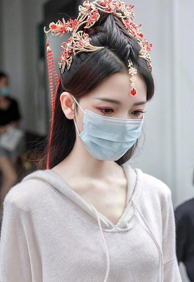 Một mỹ nữ Cbiz bị công ty dọa phong sát trên mọi mặt trận-4