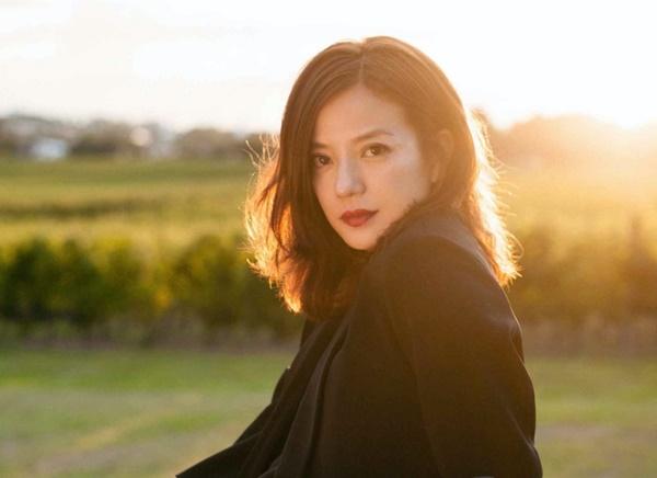 Triệu Vy hết thời phong sát, trở lại nhờ đại gia đình đám chống lưng?-7