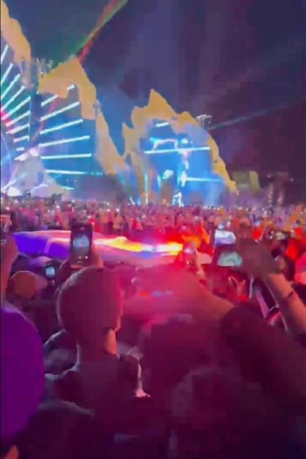 Kylie Jenner thoát nạn gang tấc tại lễ hội âm nhạc 8 người chết-1