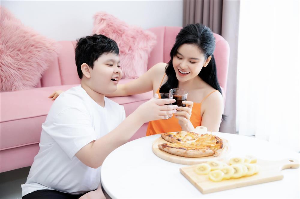 Con trai Tim - Trương Quỳnh Anh lớn ngang ngửa mẹ dù 9 tuổi-3