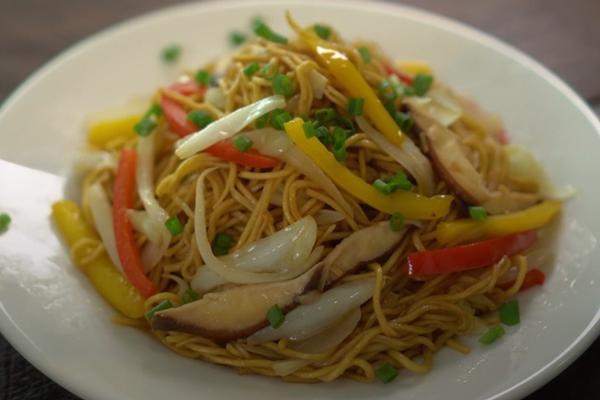 15 phút làm mì xào rau củ thanh đạm-1