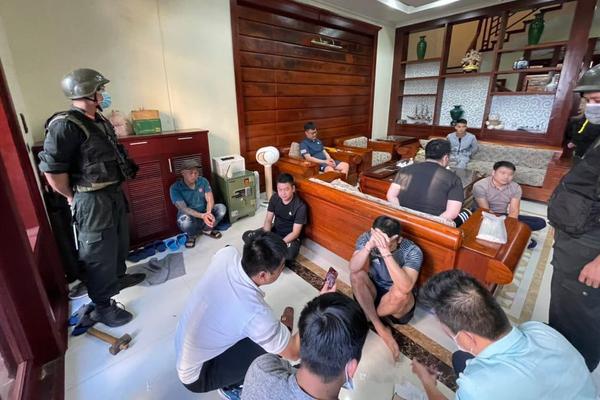 Ông trùm đánh bạc 14.000 tỷ: Khoe máy đếm tiền, hỏi thầy biển xe 16999-11