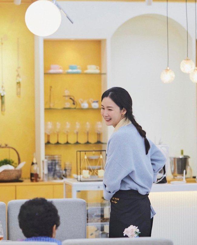 U50 Choi Ji Woo lên đồ hack tuổi như gái 20-5