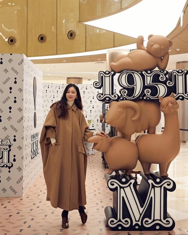 U50 Choi Ji Woo lên đồ hack tuổi như gái 20-8