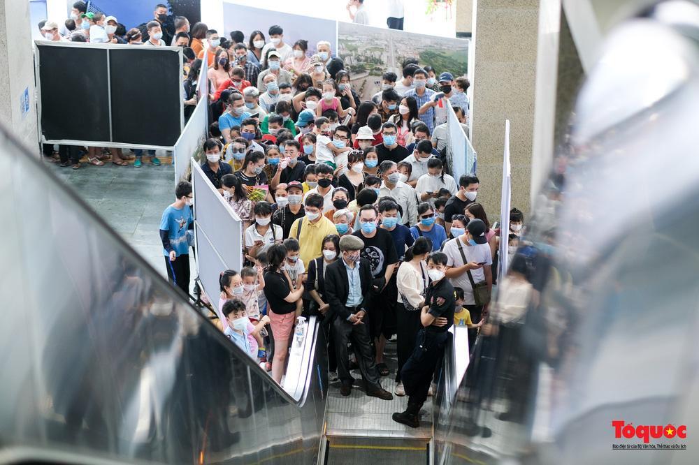 Lãnh đạo Metro Hanoi nói gì về việc dòng người chen chúc đi tàu Cát Linh - Hà Đông?-2