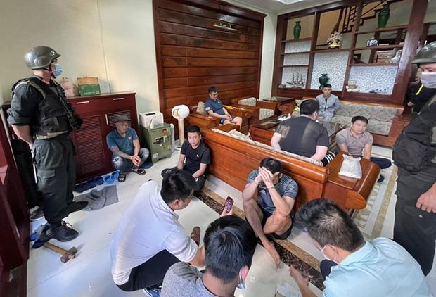 Ông trùm đánh bạc 14.000 tỷ: Khoe máy đếm tiền, hỏi thầy biển xe 16999-7