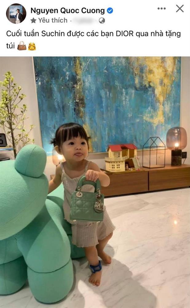 Suchin nhà Cường Đô La được tặng túi hiệu, fan soi thứ đeo vào cổ chân kỳ lạ-1