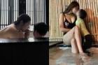 Hot mom hết hôn môi lại cởi sạch tắm cùng con trai ruột