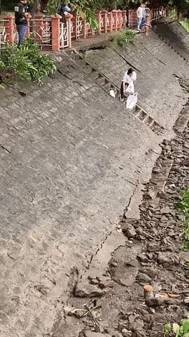 Người phụ nữ đi phóng sanh, cách thức khiến dân tình phẫn nộ-1