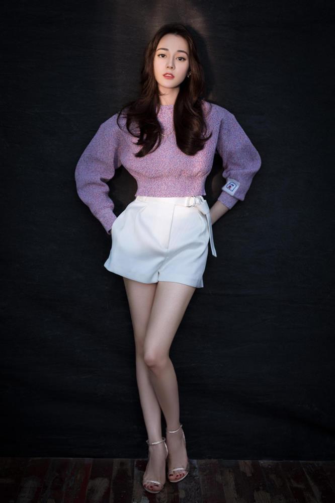 Địch Lệ Nhiệt Ba diện đồ mùa đông khoe da trắng muốt nhìn là mê-1