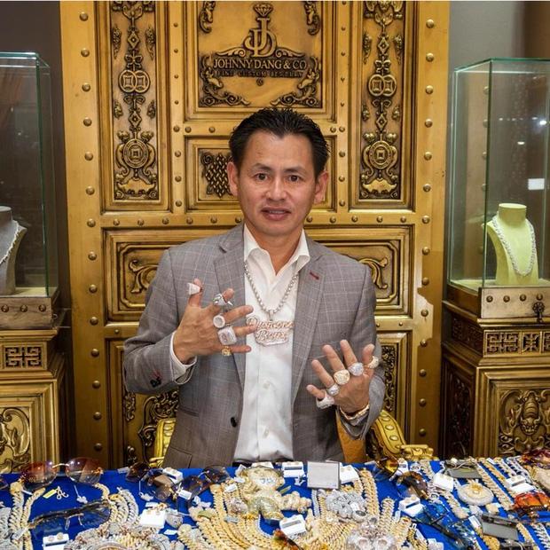 Tỷ phú kim cương Johnny Đặng giàu cỡ nào khiến Khoa Pug đu fame?-1