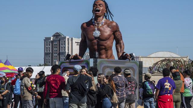 Nam rapper hủy concert vì mất 1 chiếc giày nhưng vẫn diễn khi có người chết-1