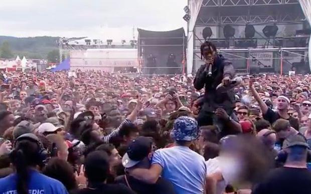 Nam rapper hủy concert vì mất 1 chiếc giày nhưng vẫn diễn khi có người chết-4