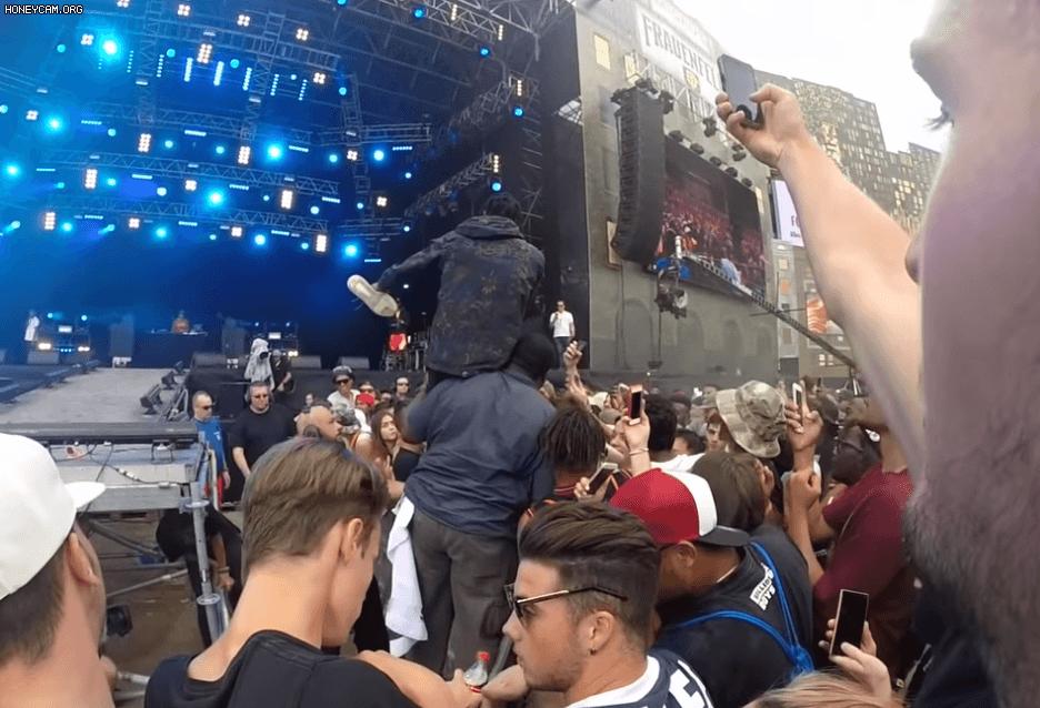 Nam rapper hủy concert vì mất 1 chiếc giày nhưng vẫn diễn khi có người chết-2