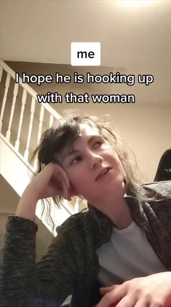 Vợ cung cấp công cụ cho chồng tán gái, thi thoảng cùng chung vui-1