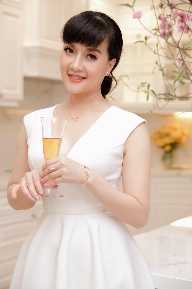 Choáng với biệt thự như lâu đài giá hàng chục tỷ của Vân Dung-9