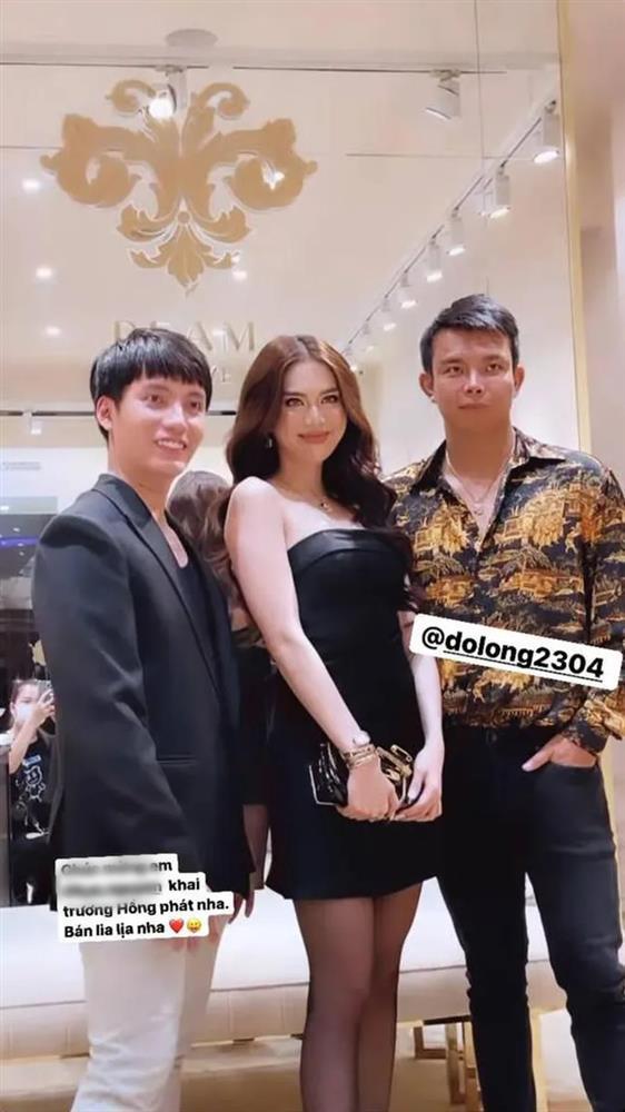 Ngọc Trinh gây lú vì ngồi trong xế hộp với bộ dạng không mặc gì-5