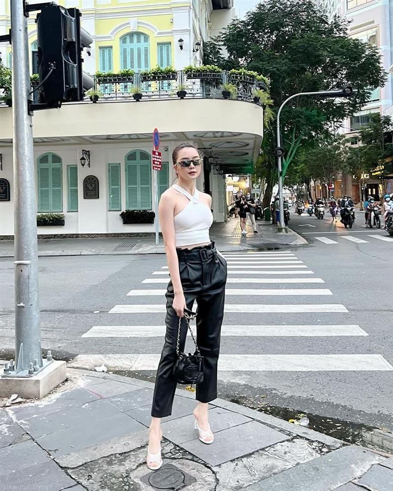 Thúy Vi o ép ngực khủng - Kỳ Duyên đơn giản mà sang-12