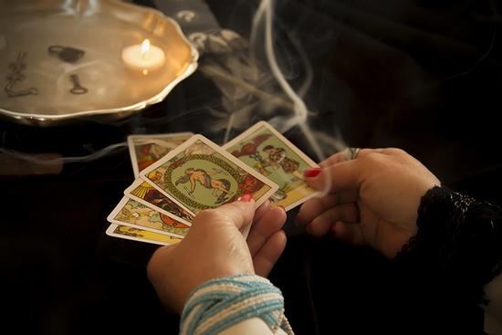 Bói bài Tarot thứ 4 ngày 10/11/2021: Nhiều niềm vui và sự lãng mạn