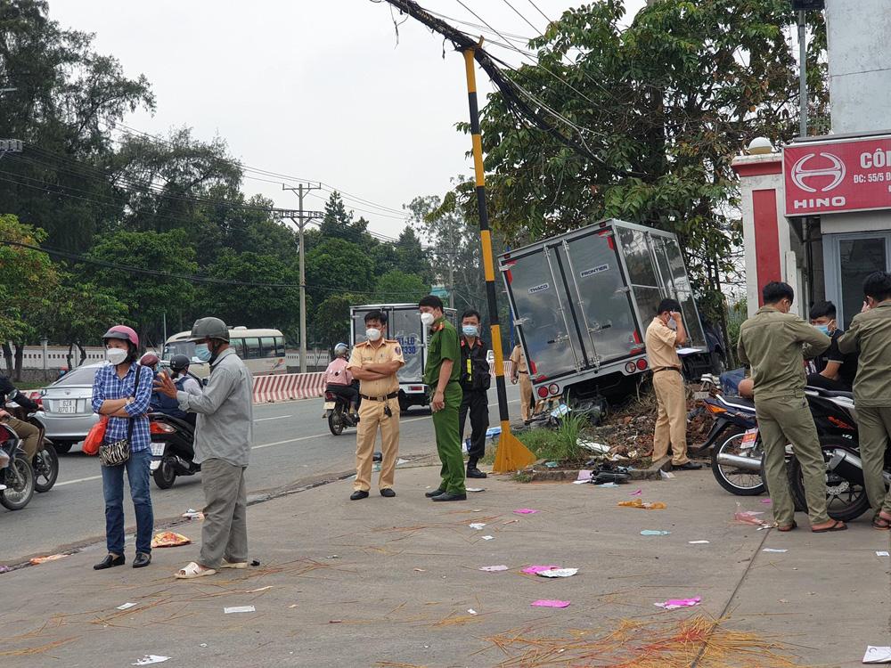 Bình Dương: Xe điên mất lái, tông hàng loạt xe máy trên Quốc lộ-6