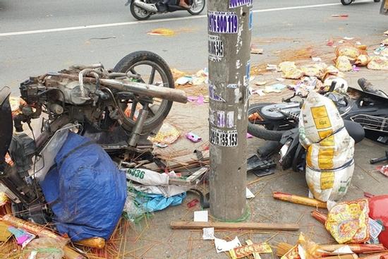 Bình Dương: Xe 'điên' mất lái, tông hàng loạt xe máy trên Quốc lộ