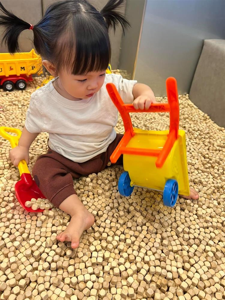 Đồ chơi đẳng cấp con đại gia của ái nữ Cường Đô La-2