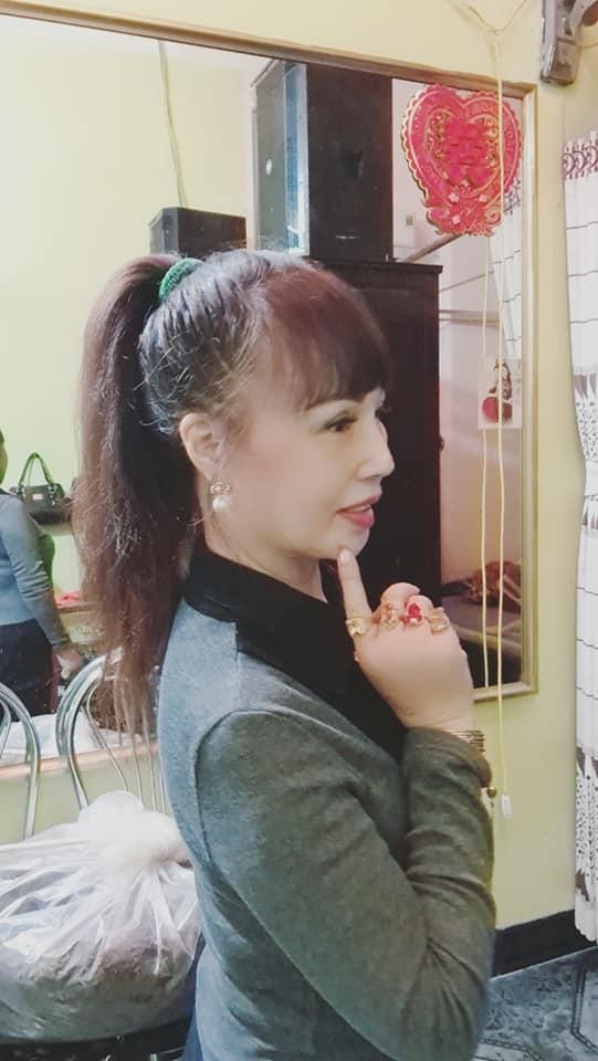 Cô dâu 62 tuổi sửa 1 điểm trẻ hẳn ra, xứng đôi cùng chồng ra phết!-3