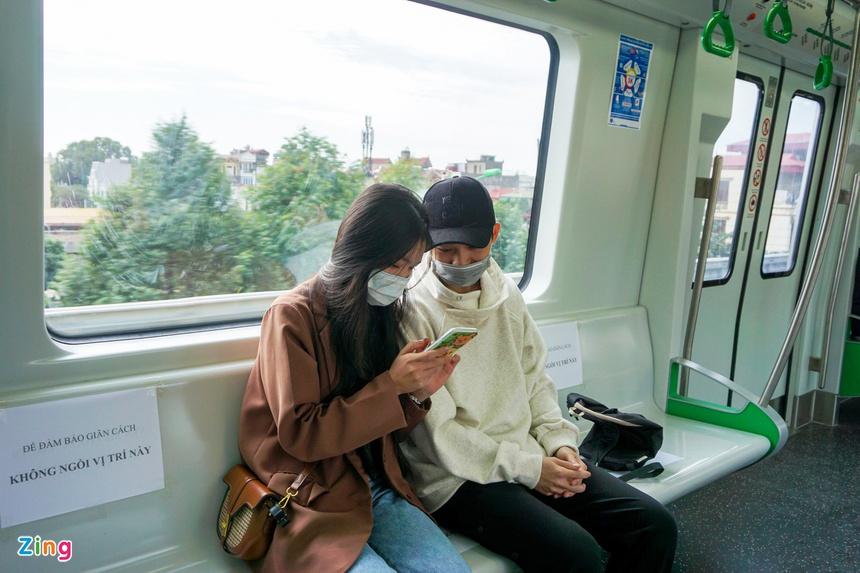 Giới trẻ đi tàu Cát Linh: ‘Bõ công chờ 10 năm để trải nghiệm’-2