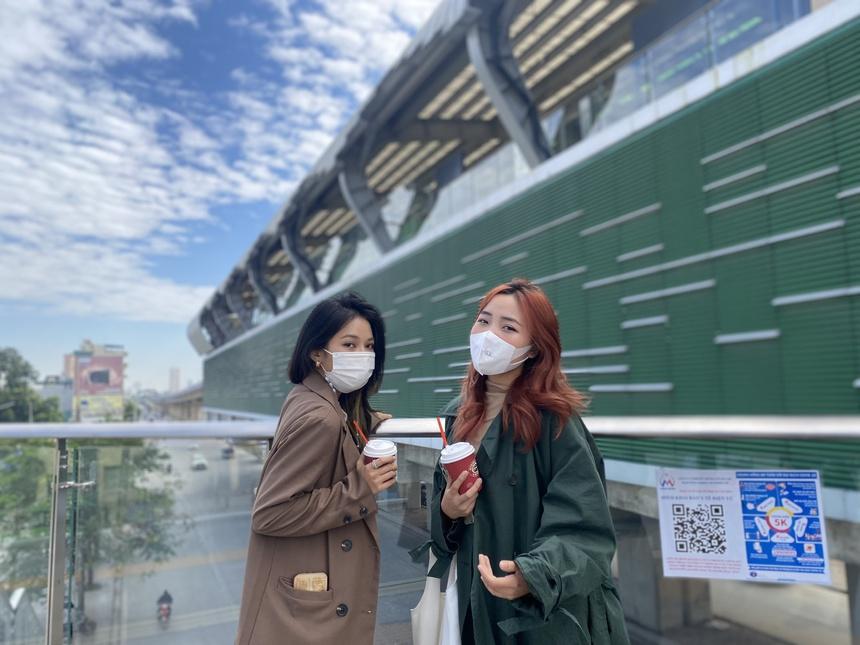 Giới trẻ đi tàu Cát Linh: ‘Bõ công chờ 10 năm để trải nghiệm’-3