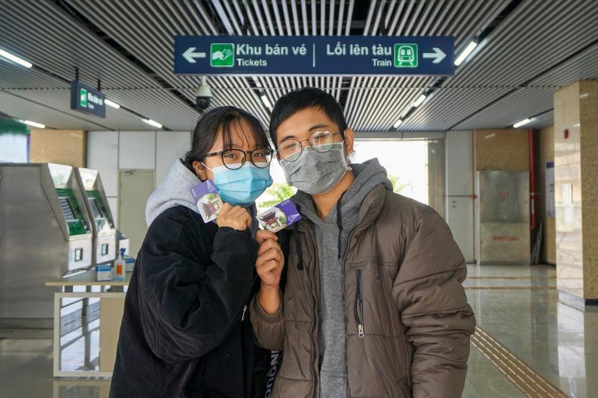 Giới trẻ đi tàu Cát Linh: ‘Bõ công chờ 10 năm để trải nghiệm’-4