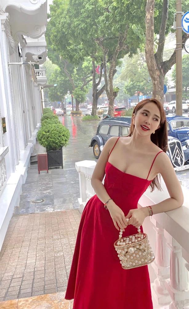 Quỳnh Nga khoe vòng 1 căng tràn, Việt Anh nói 1 câu khen khéo?-1