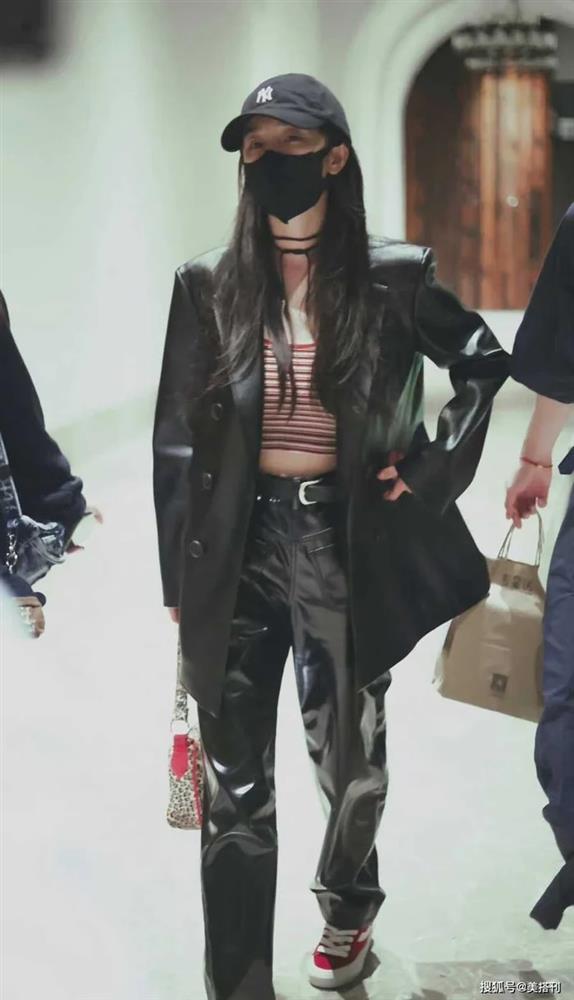 Dương Mịch khoe chân dài cực phẩm trong loạt đồ đông hot trend-2