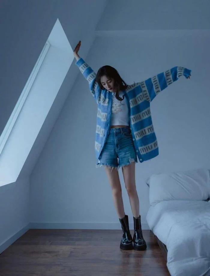 Dương Mịch khoe chân dài cực phẩm trong loạt đồ đông hot trend-9