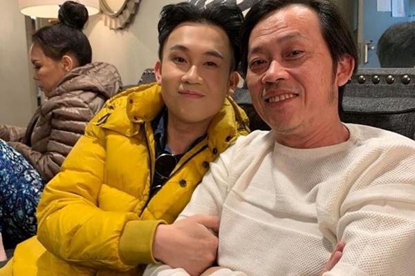 Rò rỉ ảnh Hoài Linh khóc nấc, ngã quỵ trong tang lễ bố-7