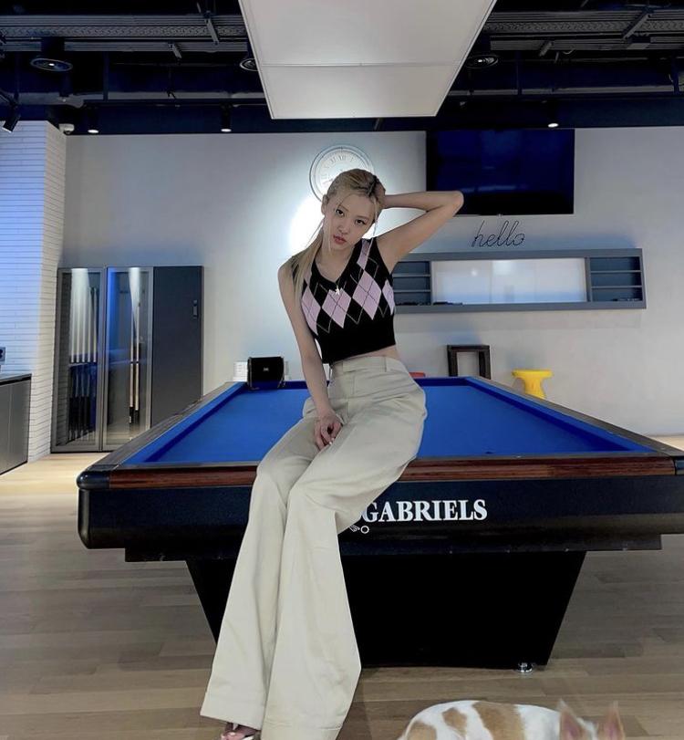 BLACKPINK mặc quần dài chấm đất: Ai cũng đẹp riêng Jennie lùn mẩu-1