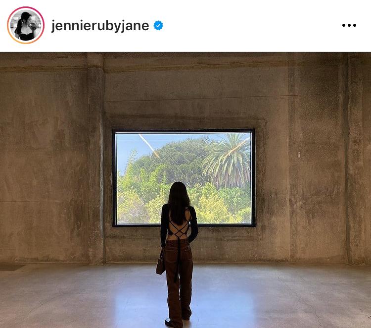 BLACKPINK mặc quần dài chấm đất: Ai cũng đẹp riêng Jennie lùn mẩu-9