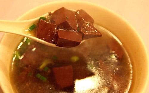 Luộc tiết heo chỉ cần thêm 1 bước, tiết vừa mềm lại thơm ngon-2