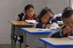 Nhóc tiểu học 'vò đầu bứt tai' học Toán, netizen cười nghiêng ngả