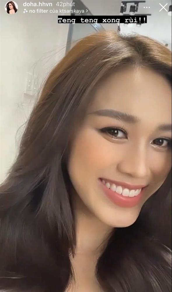 Bật ngửa nhan sắc Đỗ Thị Hà trước và sau khi tự trang điểm-3