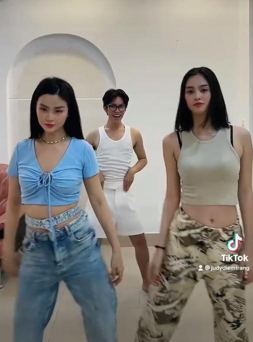 Tiểu Vy bị quay lén ăn bên thùng rác: Visual đẹp nhưng lộ hàng xấu?-6