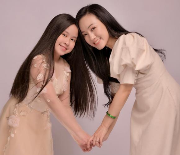 Ngoại hình xinh xắn con gái BTV Hoài Anh và ông xã đại gia-1