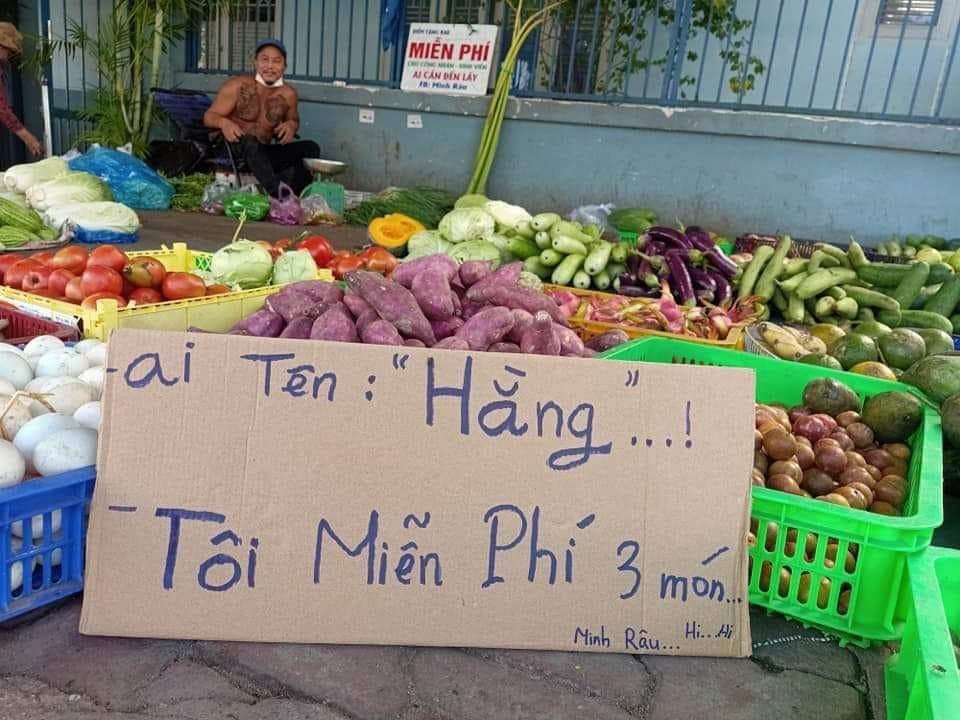 Ngày khó ở, anh bán rau treo slogan dọa khách hàng bạo liệt-4