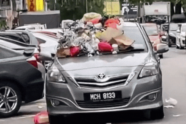 Đỗ xe như bố đời, chủ xế hộp nhận kết đắng ngắt-1