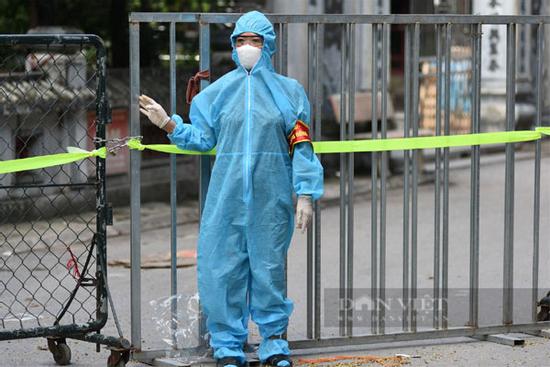 KHẨN: Hà Nội tìm người đến quán lẩu, cửa hàng bán giò chả