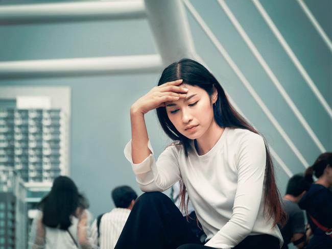 Túng thiếu vay được 100 triệu, mang khoe chồng thì tiền bay màu-1