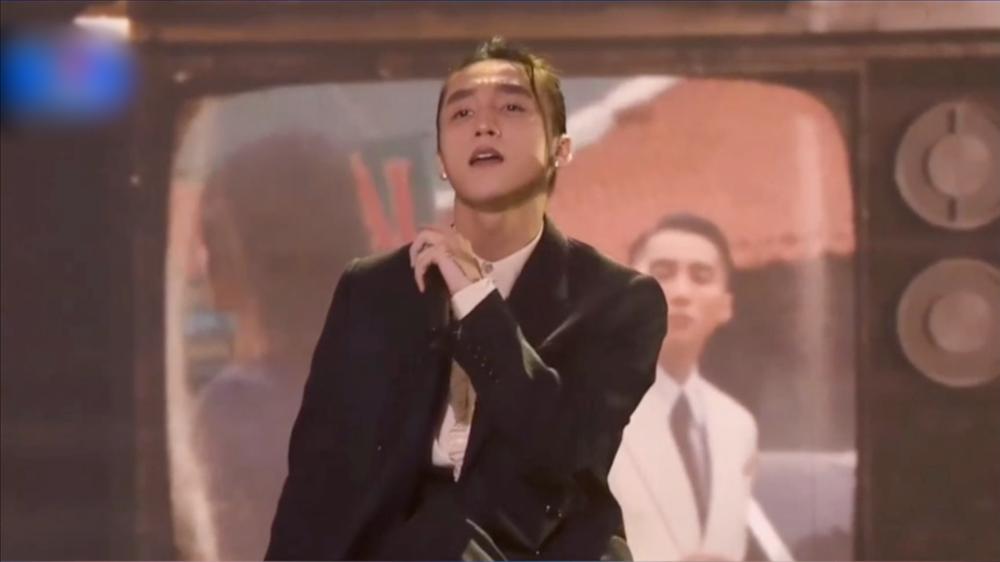 Hình ảnh Hải Tú ngập tràn sân khấu khi Sơn Tùng M-TP biểu diễn-3