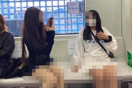 Tranh cãi bức ảnh nhạy cảm 2 cô gái trên tàu Cát Linh - Hà Đông